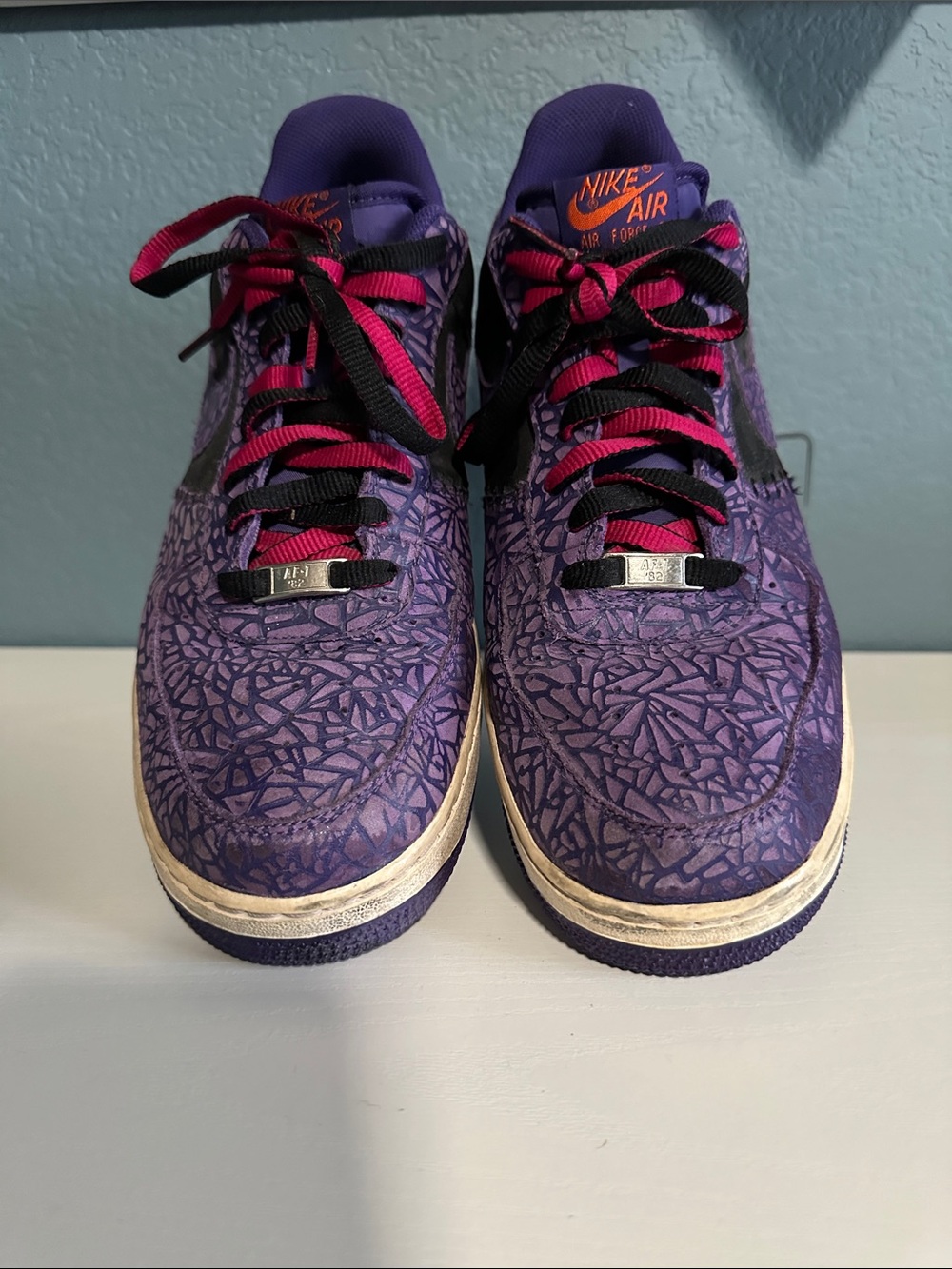 Nike mens Purple Air Force 1 Low Sneakers with Pink Accents